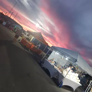 quiet at the night mkt.