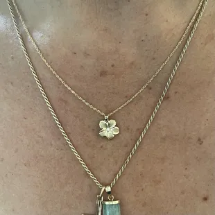 Queen Plumeria Diamond Pendant in Yellow Gold 10mm