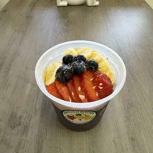 Açaí bowl with fresh fruits and honey !