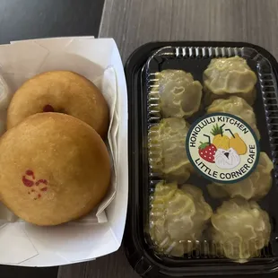 Very good curry chicken fried manapua and delicious pork hash