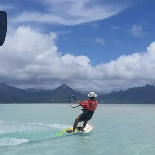 Maui giving a quick demonstration on how to kiteboard