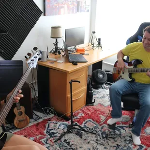 Landon Mattox Teaching an Electric Bass Lesson