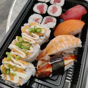 Another view of the Mix Nigiri (sauce was spicy for me). Unagi was my favorite!