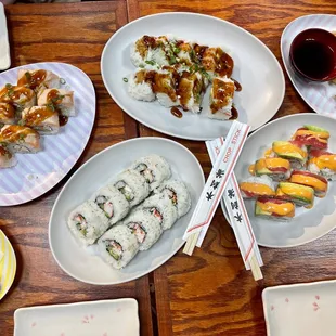 Maki: California, California Tempura, Hawaiian Ahi, Grilled Salmon Others: Shrimp Tempura, Gyoza