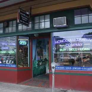 Best Jewelry Buyer, Seller, and Trader - Best Pawn Shop - Best Collectibles in Honolulu, Oahu, HI - Honolulu Trading Company