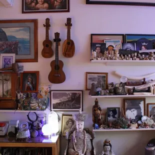 Best Jewelry Buyer, Seller, and Trader - Best Pawn Shop - Best Collectibles in Honolulu, Oahu, HI - Honolulu Trading Company