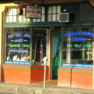 Best Jewelry Buyer, Seller, and Trader - Best Pawn Shop - Best Collectibles in Honolulu, Oahu, HI - Honolulu Trading Company