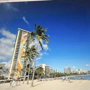 Leaning tower of Waikiki. Another irrelevant photos and incorrect lense used. Only nice part is this shows how blue the sky was.