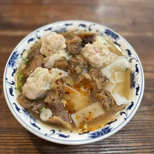 wonton and beef stew ho fun