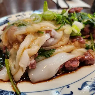 B3. Beef & Cilantro Rice Roll Lunch