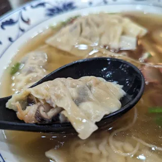 E2. Mushroom & Bamboo Shoot Dumpling Noodle Soup