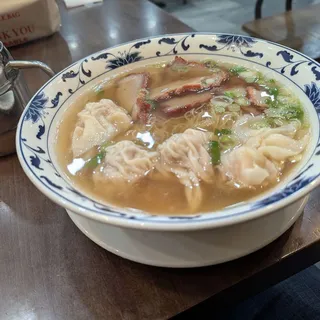 E9. BBQ Pork Wun-tun Noodle Soup