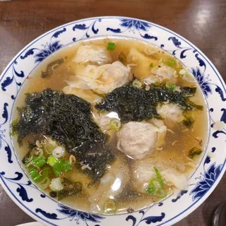 E12. Seaweed & Fried Shrimp Wun-tun Soup