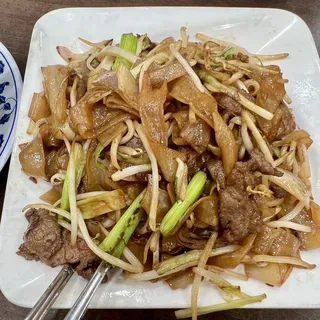 H11. Tomato Beef Chow Fun