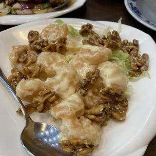 I2. Honey Walnut Prawns