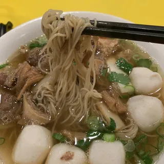 B22. Fish Ball & Beef Tendon Wun-tun Noodle Soup