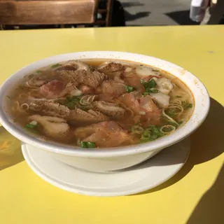 B23. Beef Tripe & Beef Tendon Wun-tun Noodle Soup