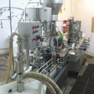 Hoodsport&apos;s bottling machine