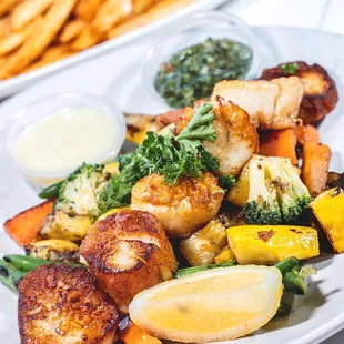 Hook Plate w/ Scallops.