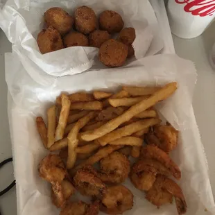 Food was hot and on time!! So good!! Shrimps and fries!!
