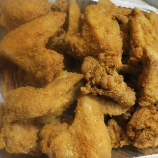 chicken wings and fried chicken, bbq chicken, fried chicken wings, chicken, bbq wings, chicken wings, fried chicken, poultry, food