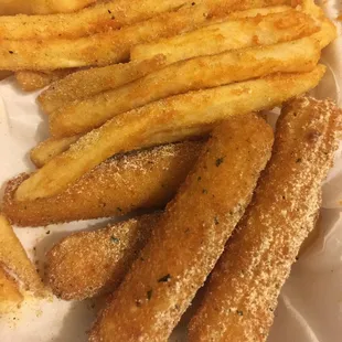 Mozzarella sticks came with fries