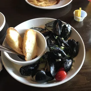 Pan Steamed Mussels