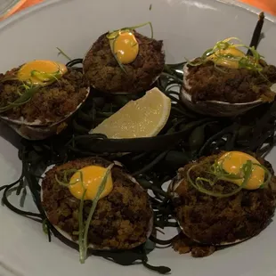 a plate of stuffed clams