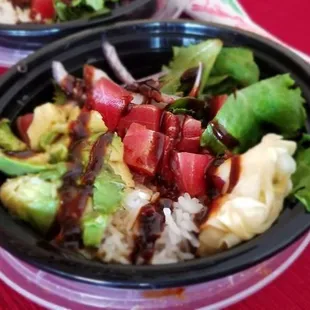 My bowl had Tuna, rice and greens (50/50) avocado, red onions and ginger but there are a lot of other add-ons. YUM Yum! Let's Eat!