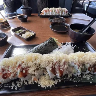 Salmon Hand Roll