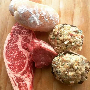 Fresh meat from our deli cabinet with stuffed mushrooms and ciabatta rolls. Drop in and get your cook at home dinner.
