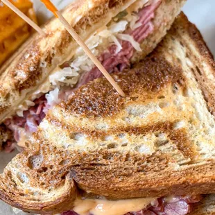 Corned Beef Reuben [Instagram: Restaurant_aholic]