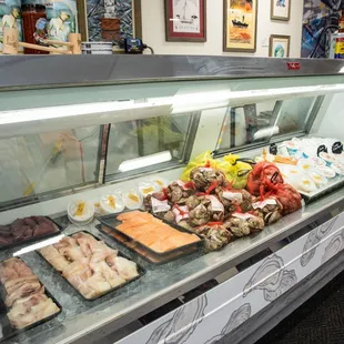 Fresh shellfish and fin fish from the Hoopers Island Seafood Market in Cambridge Maryland.