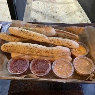 Breadsticks &amp; cheese &amp; marinara