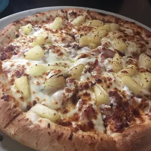 Hawaiian medium pizza
