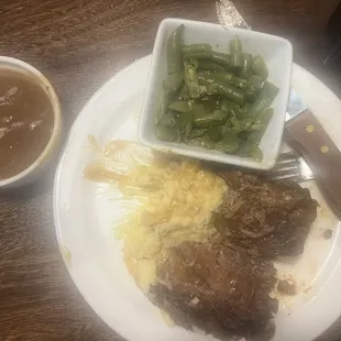 Short ribs, mashed potatoes, old fashioned green beans and side salad.