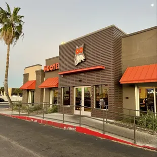 Hooters