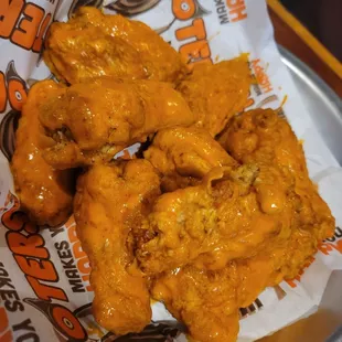 chicken wings and fried chicken, fried chicken wings, fried chicken, chicken, bbq wings, poultry, chicken wings, food, bbq chicken