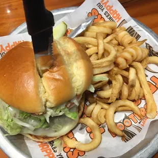 Pretty good burger here. Only charged me $7.50 so I guess I lucked out on a lunch special.