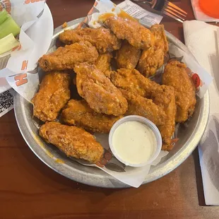This is the perfect meal 15 Hooters Original Style Wings all flappers and celery and ranch. Perfection.