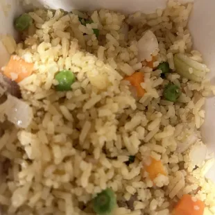 Can anyone see how many pieces of shrimp and chicken is in this large fried rice???