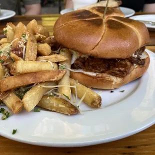 Pull pork & garlic fries