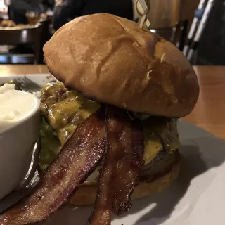 Burger All-American Pub Style