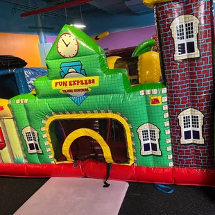 Very well ventilated and clean, this is a huge maze!