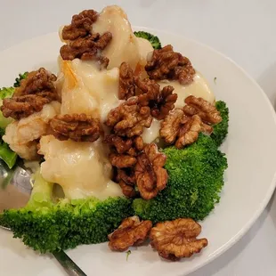 Shrimp with Walnut