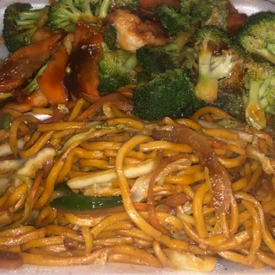 Shrimp and Broccoli with lo mein