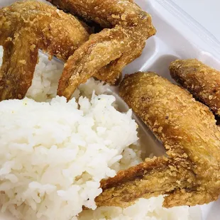 Chicken wings with white rice