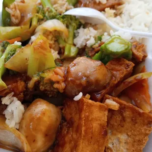 Tofu with Mixed Vegetables and Garlic Sauce
