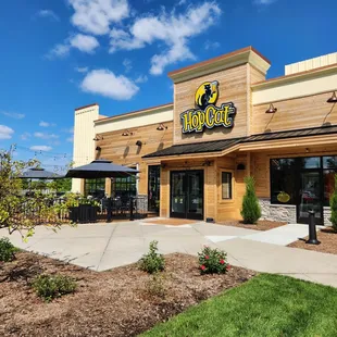 the outside of a restaurant