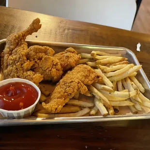 Kid&apos;s Chicken Tenders Meal